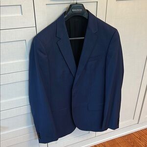 Hugo Boss Men's Navy suit - excellent pre owned - 38R